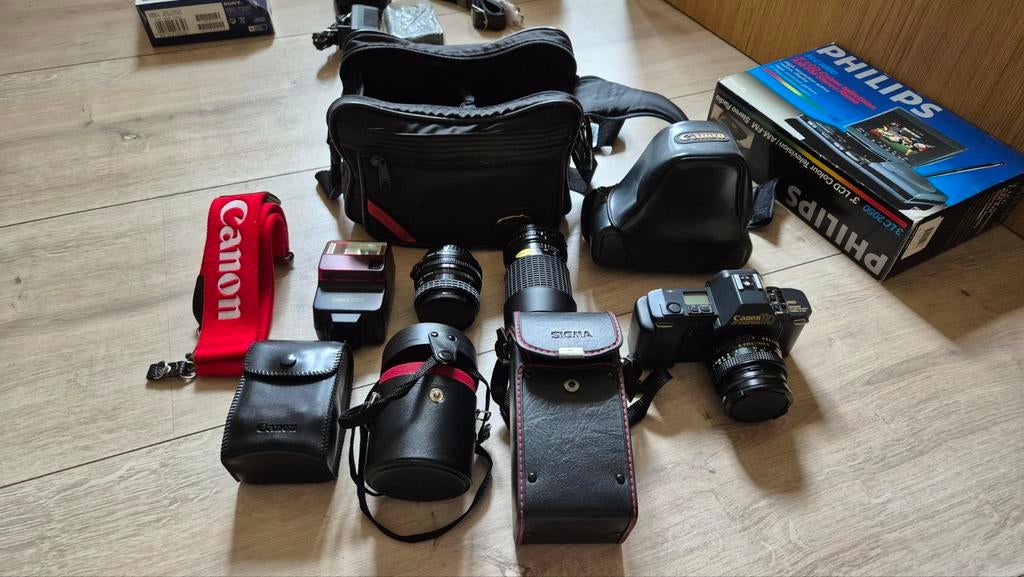 Canon T70 + Sigma 35-70 mm Macro & Sigma 80-200 mm Zoom lens, Ophalen of Verzenden, Gebruikt, Spiegelreflex, Canon