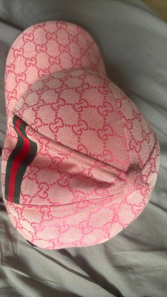 Gucci pet, Ophalen, Zo goed als nieuw, One size fits all, Pet