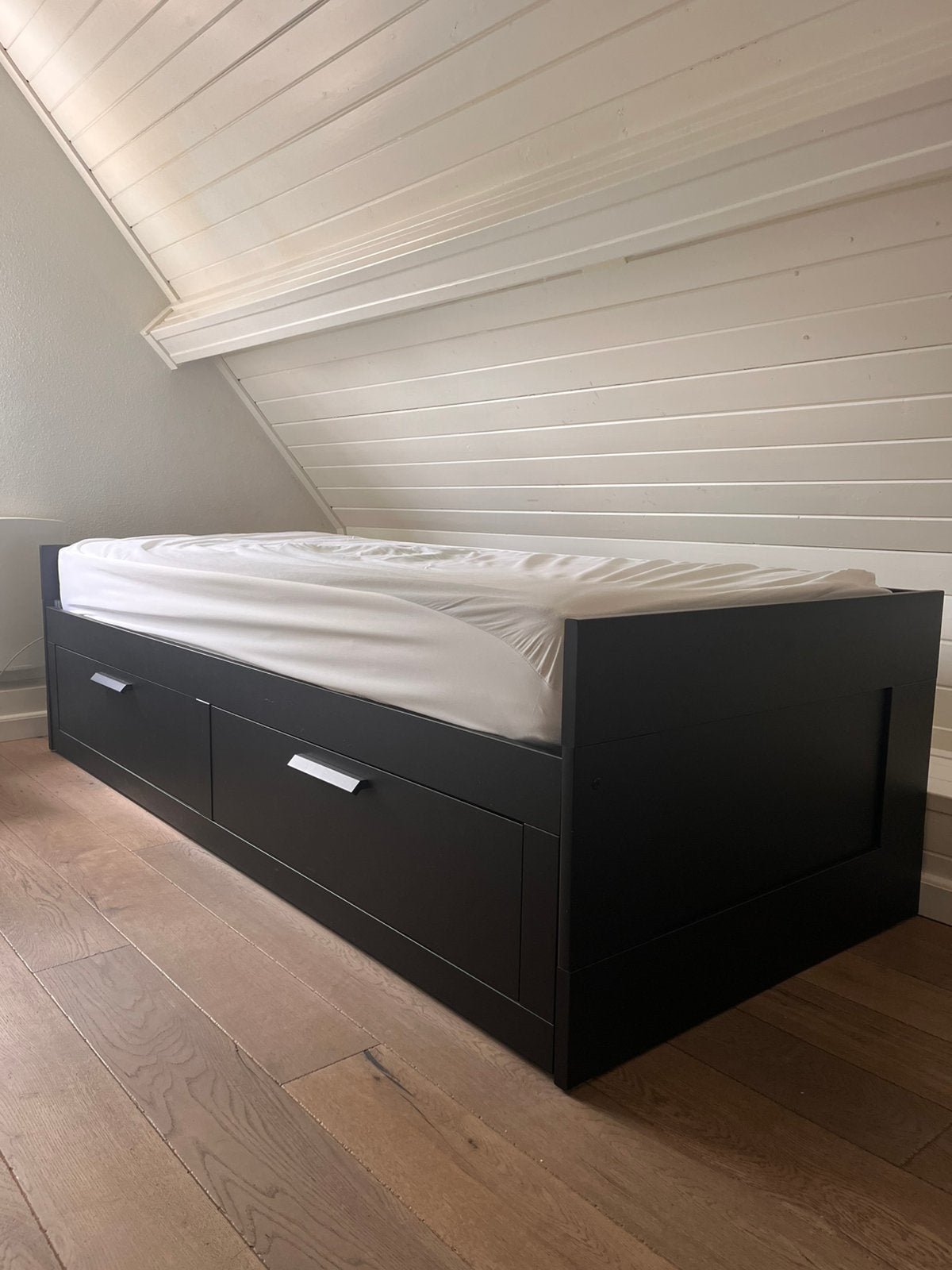 Ikea bed uitschuifbaar 1 tot 2 persoons incl. Matrassen, Huis en Inrichting, Slaapkamer | Bedden, Ophalen, Eenpersoons, Wit, Zo goed als nieuw