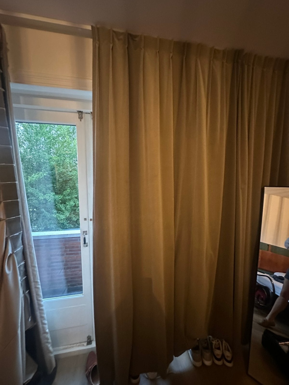 Gordijnen velours taupe, Ophalen, Zo goed als nieuw, Verduisterend