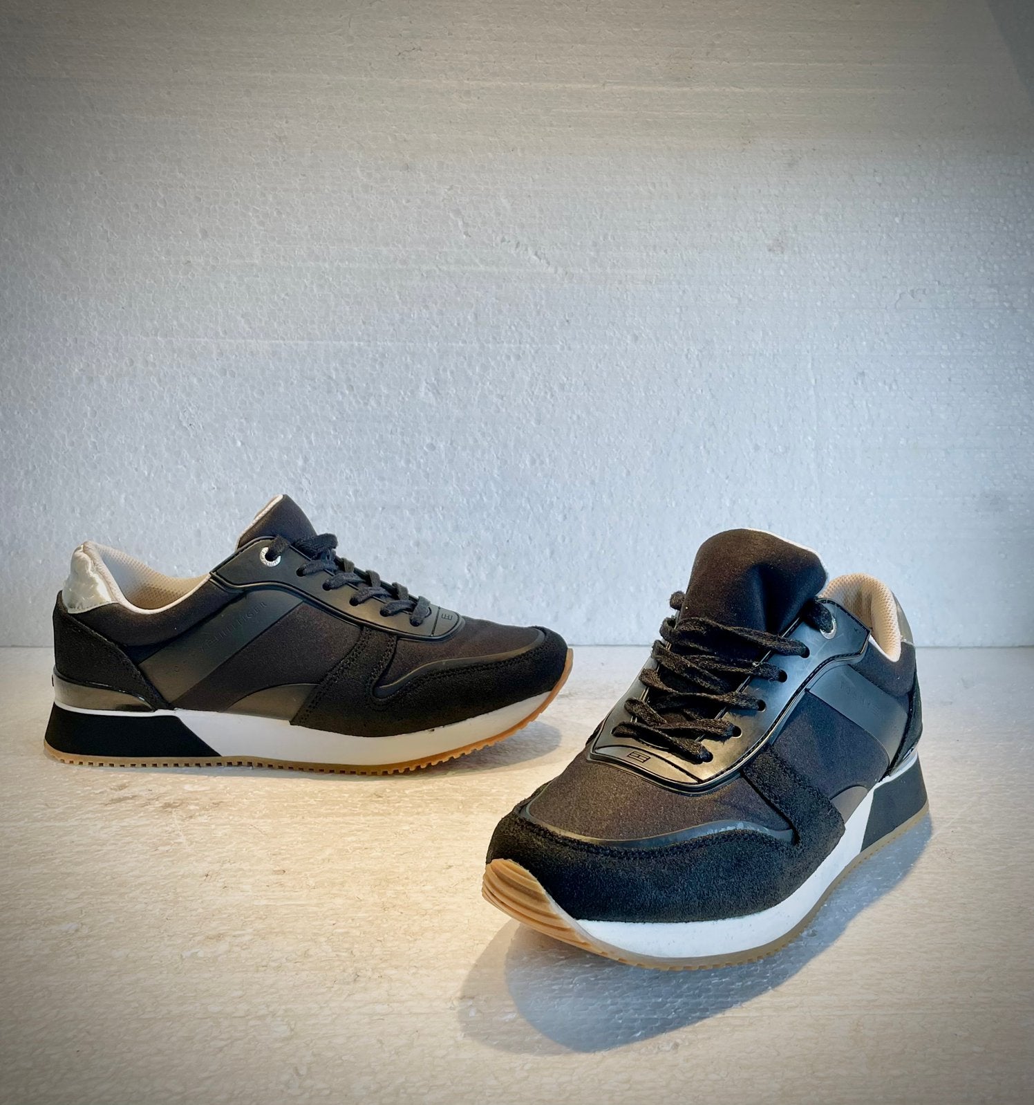 Tommy Hilfiger design sneakers schoenen dames 39 zwart, Ophalen of Verzenden, Sneakers of Gympen