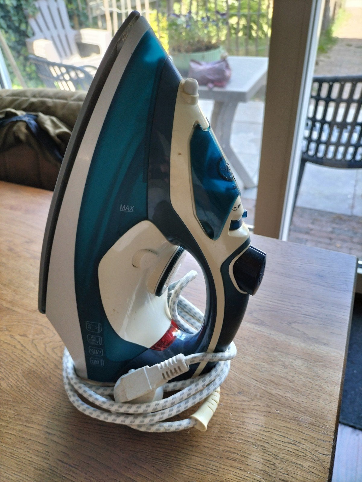 Home Essentials Strijkijzer 2200W met keramische zool, Ophalen, Gebruikt, Strijkijzer met snoer