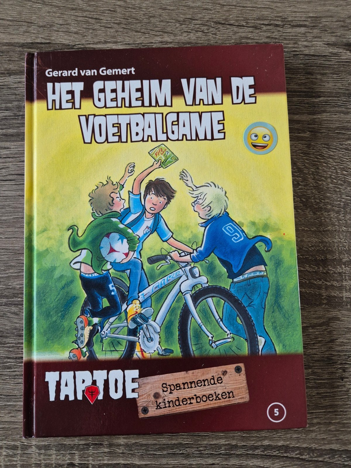 Het Geheim van de Voetbalgame - Gerard van Gemert, Boeken, Ophalen of Verzenden, Gelezen, Gerard van Gemert, Fictie