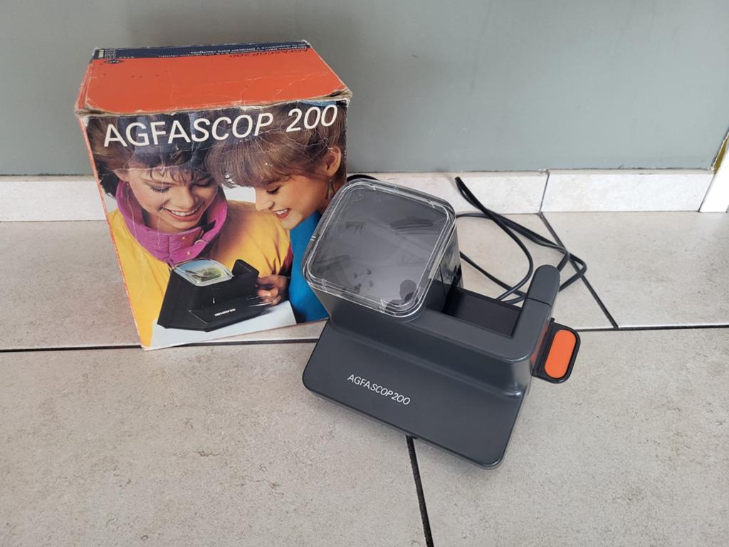Agfascop 200 diaprojector, Ophalen of Verzenden, Gebruikt, Met scherm