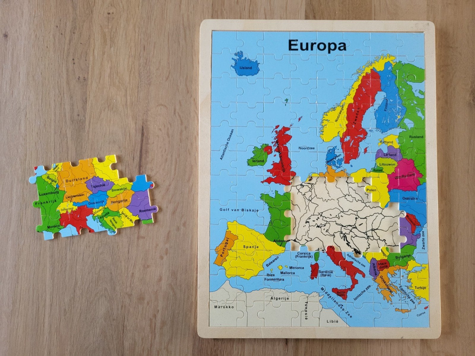 Houten topografie puzzel van Europa, Ophalen of Verzenden, Zo goed als nieuw, Puzzelen