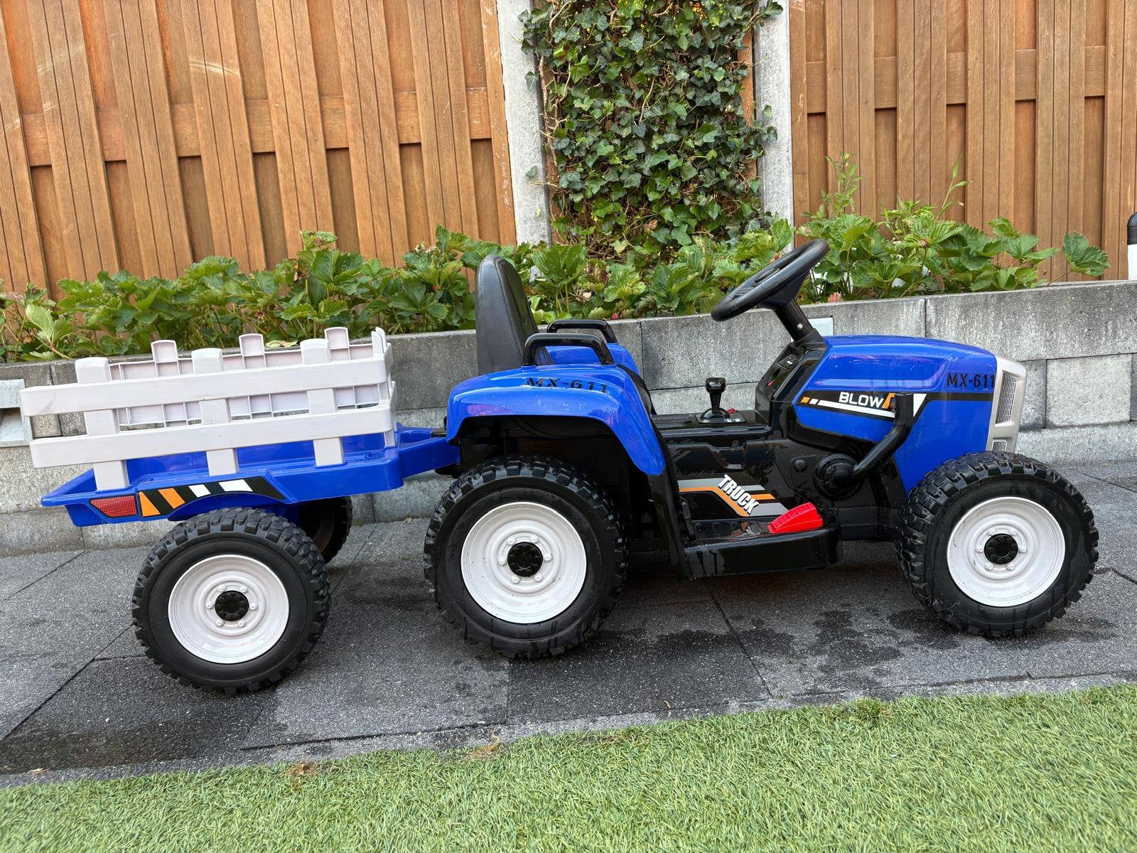 Electrische/bestuurbare kinder tractor, Ophalen of Verzenden, Zo goed als nieuw, Overige merken, Motor