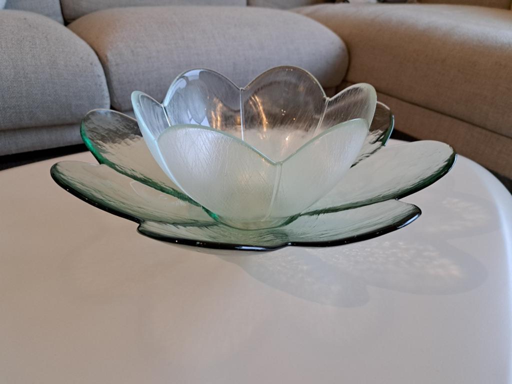 Vintage Lotos bloem, grote glazen schalen, borden. Set van 2, Ophalen of Verzenden, Zo goed als nieuw, Rond, Glas