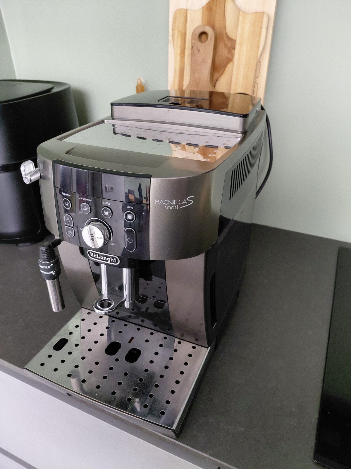 Delonghi Magnifica S Smart - onderhoud gehad, Witgoed en Apparatuur, Koffiezetapparaten, Refurbished, Koffiebonen, Koffiemachine