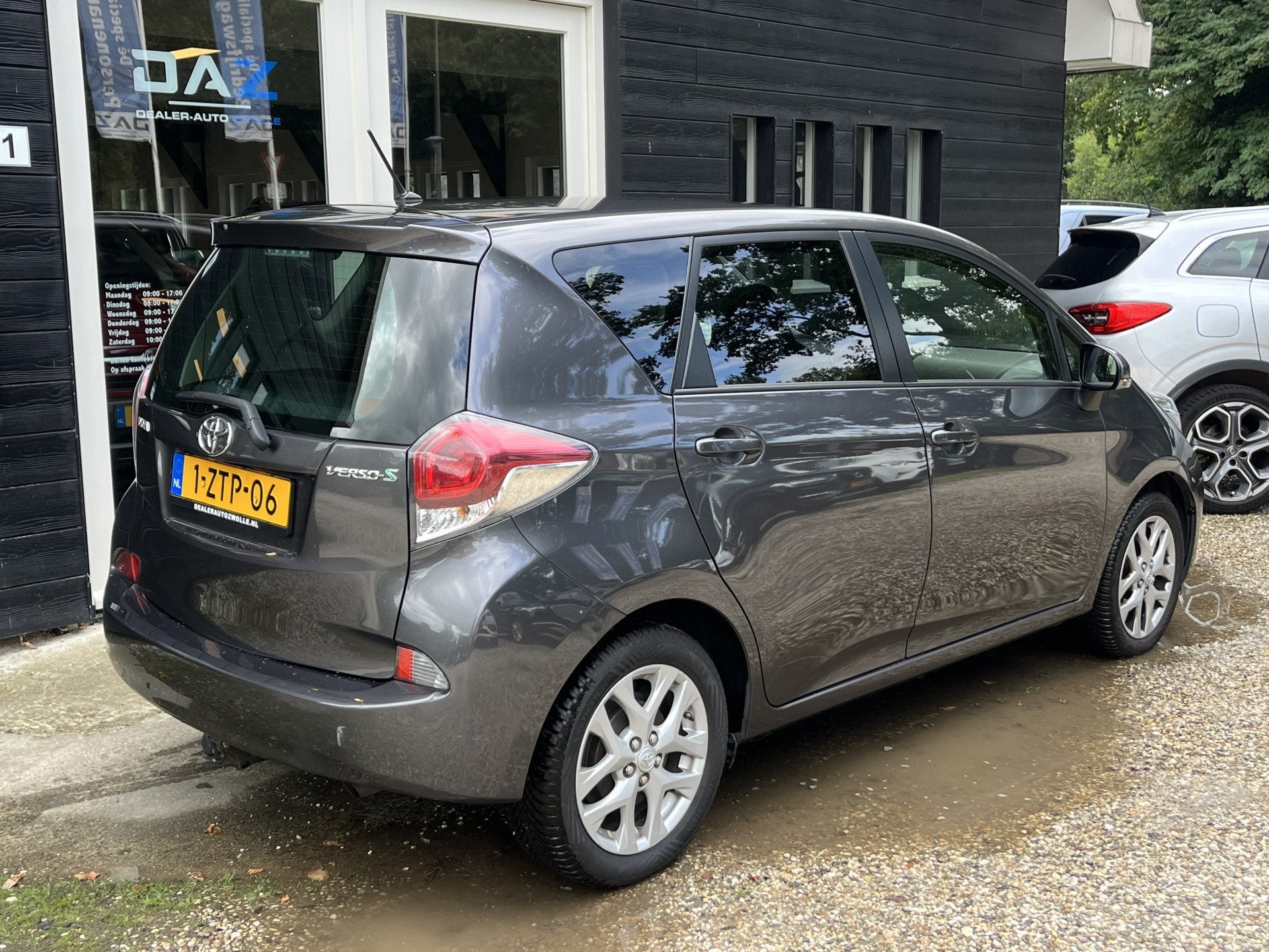 Toyota Verso-S 1.3 VVT-i Dynamic Aut/Ecc/Camera/Trekhaak, Gebruikt, Zwart, 4 cilinders, Verso-S