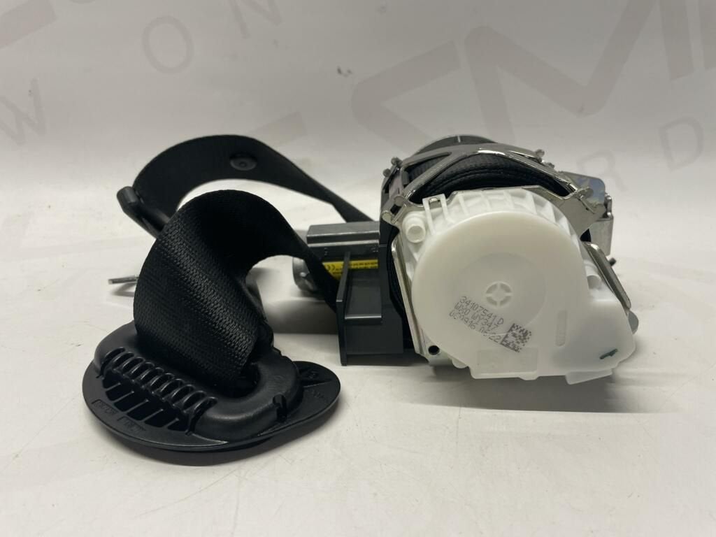 Gordelgeleider rechtsvoor zwart BMW F30/F80 34107541, Gebruikt, -, -, Ophalen of Verzenden