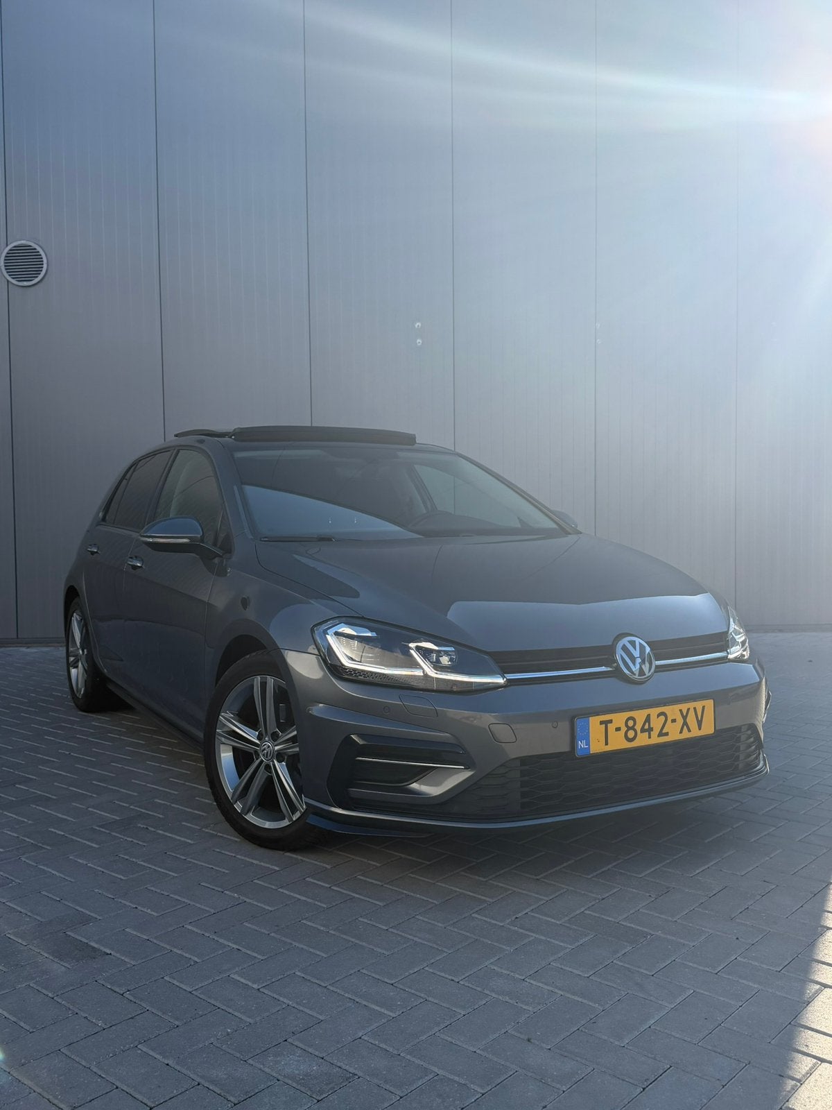 Volkswagen Golf 1.0 TSI 110pk 7-DSG 5D 2018 Grijs, Auto's, 620 kg, 3 cilinders, 1157 kg, 999 cc