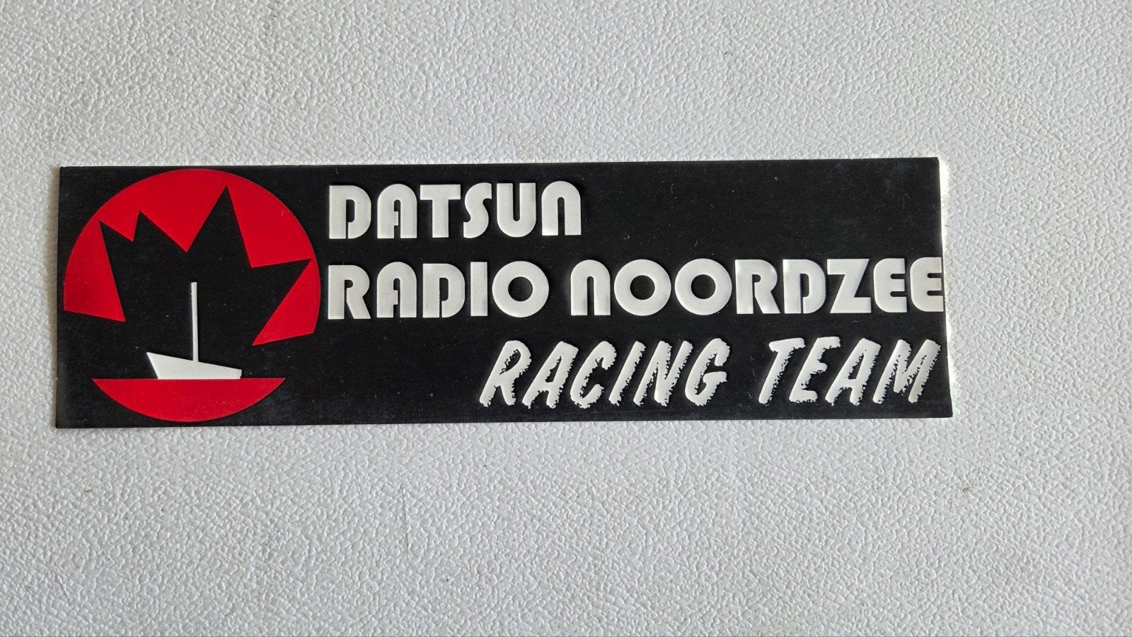 Zeezender Radio Noordzee Racing Team sticker jaren 70, Verzamelen, Verzenden, Nieuw, Film, Tv of Omroep