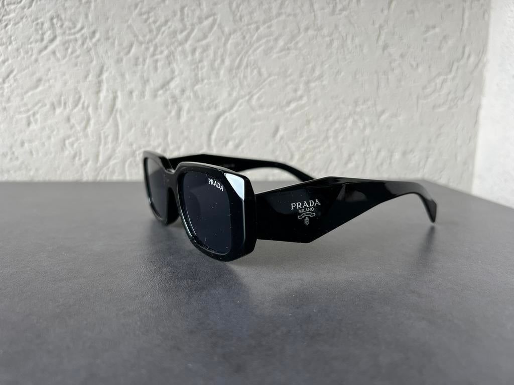Zonnebril, Gebruikt, Zonnebril, Prada, Zwart