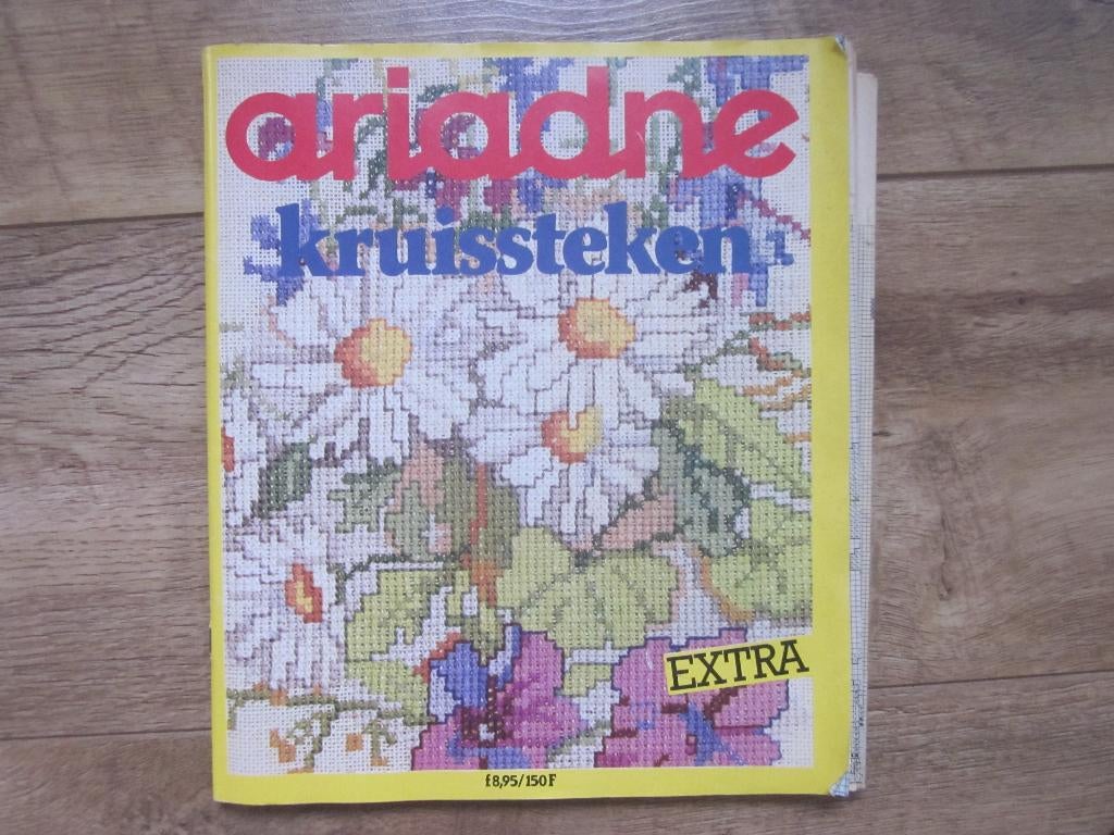Ariadne Extra Kruissteken + ongeschonden, schone patronenbl, Ophalen of Verzenden, Zo goed als nieuw, Handborduren, Patroon