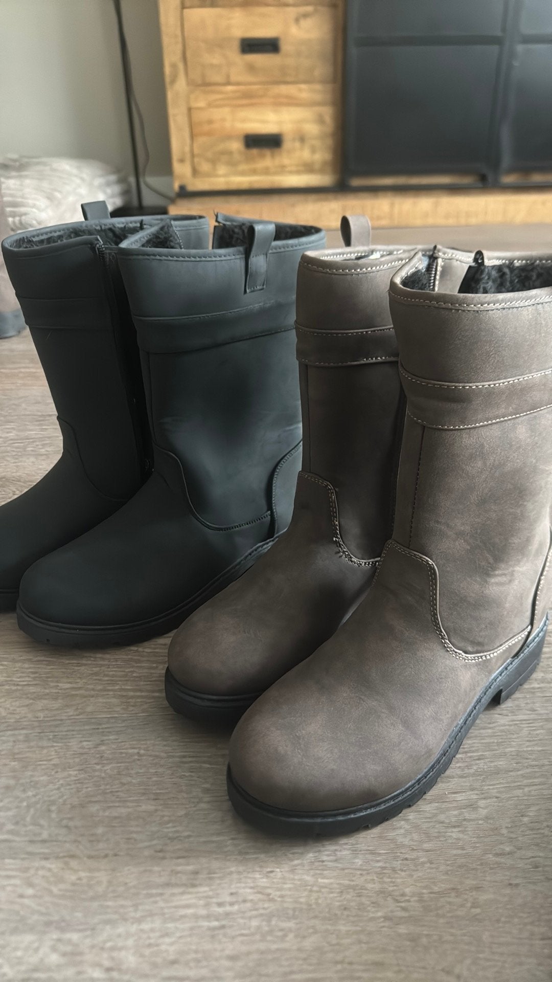 Nieuwe gevoerde laarzen in zwart en bruin, Ophalen of Verzenden, Nieuw, Zwart, Lage of Enkellaarzen