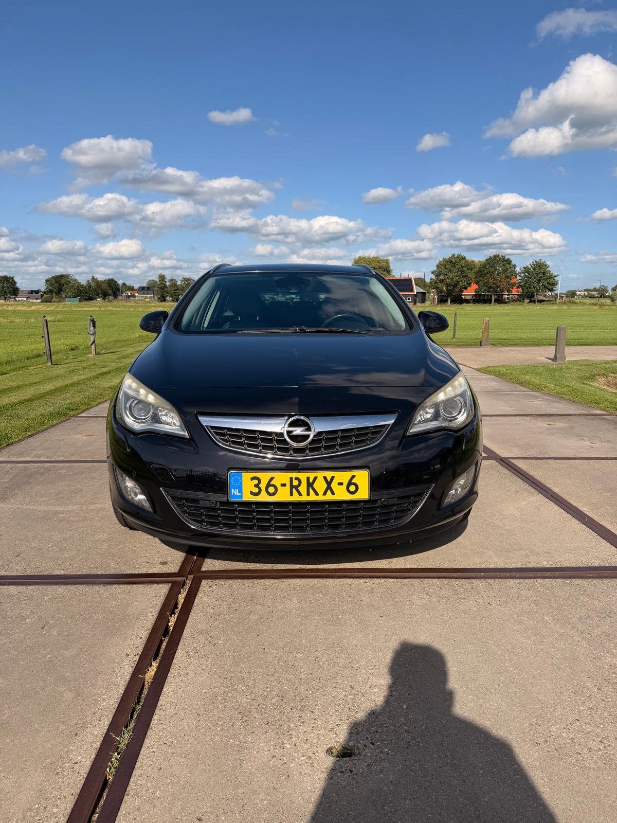 Opel Astra 1.6 Turbo Ecotec 180pk Aut. 2011 Zwart, Auto's, 730 kg, 4 cilinders, 179 pk, Zwart