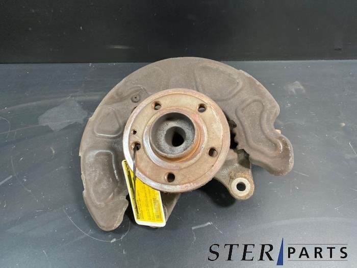 Fusee links-voor van een Mercedes Vito, Gebruikt, -, Ophalen of Verzenden, -