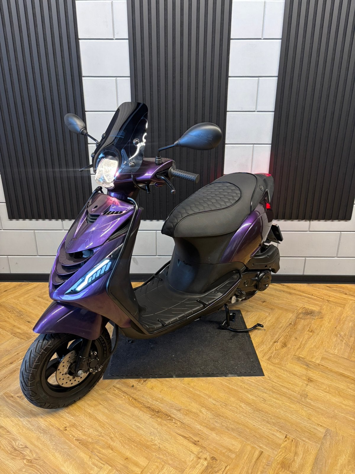 PIAGGIO ZIP 4T 3V 2024 BROM FULL OPTION MYSTIC PURPLE, Fietsen en Brommers, Scooters | Piaggio, Maximaal 45 km/u, Zip, Ophalen of Verzenden