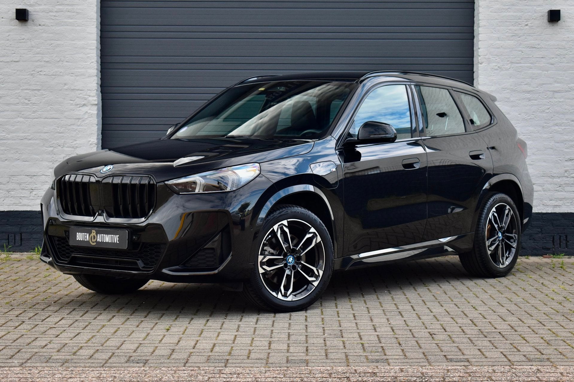 BMW X1 XDrive30e M-Sport | Leder | Head-Up | M-Stoelen | Tre, Dealer onderhouden, Zwart, Zwart, Leder
