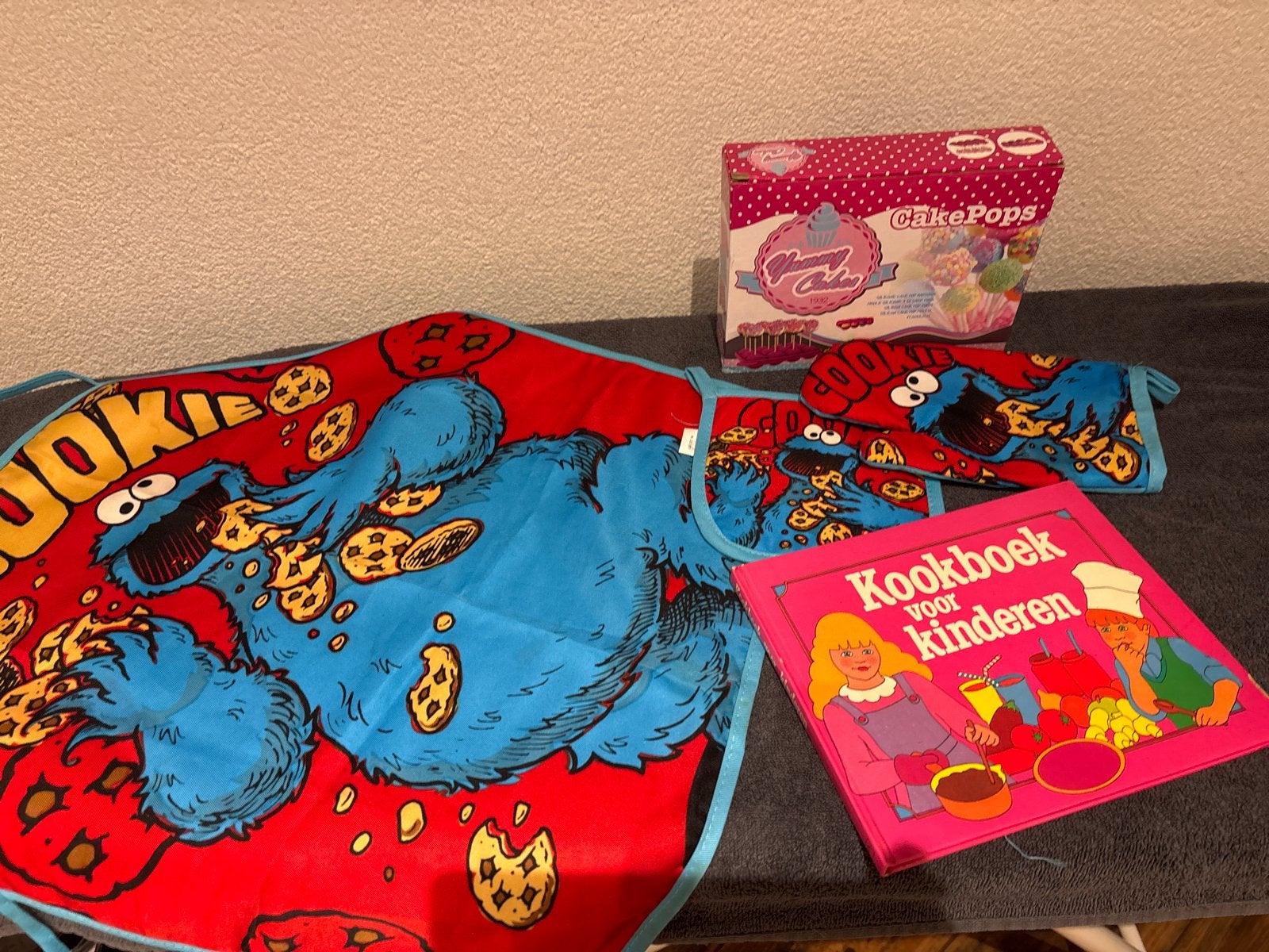 Kookboek voor kinderen, schort, ovenwant en cake pop set, Ophalen of Verzenden, Gelezen, Taart, Gebak en Desserts