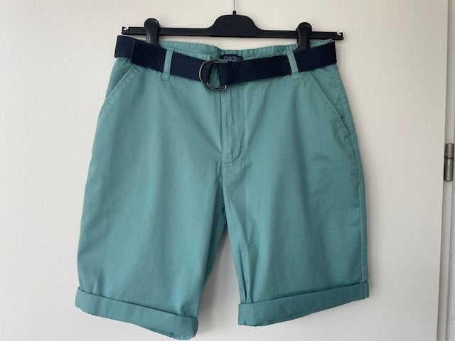 Groene Korte Broek met riem Maat M, Ophalen of Verzenden, Zo goed als nieuw, Blauw, John Cabot