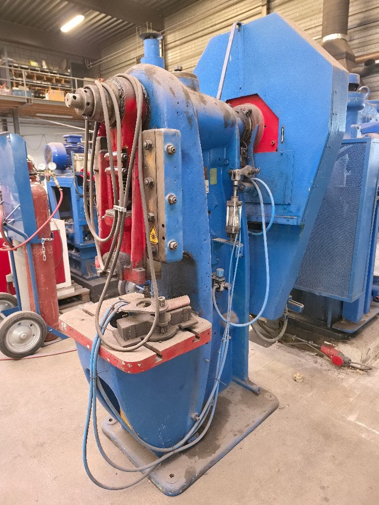 RIJVA / Van Rijssen 60 ton excenterpers type 505, Ophalen