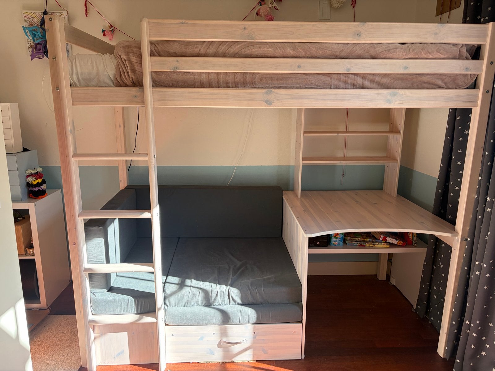 Hoogslaper met bureau en slaapbank - Ideaal voor kleine kame, Ophalen, Eenpersoons, Zo goed als nieuw, 200 cm