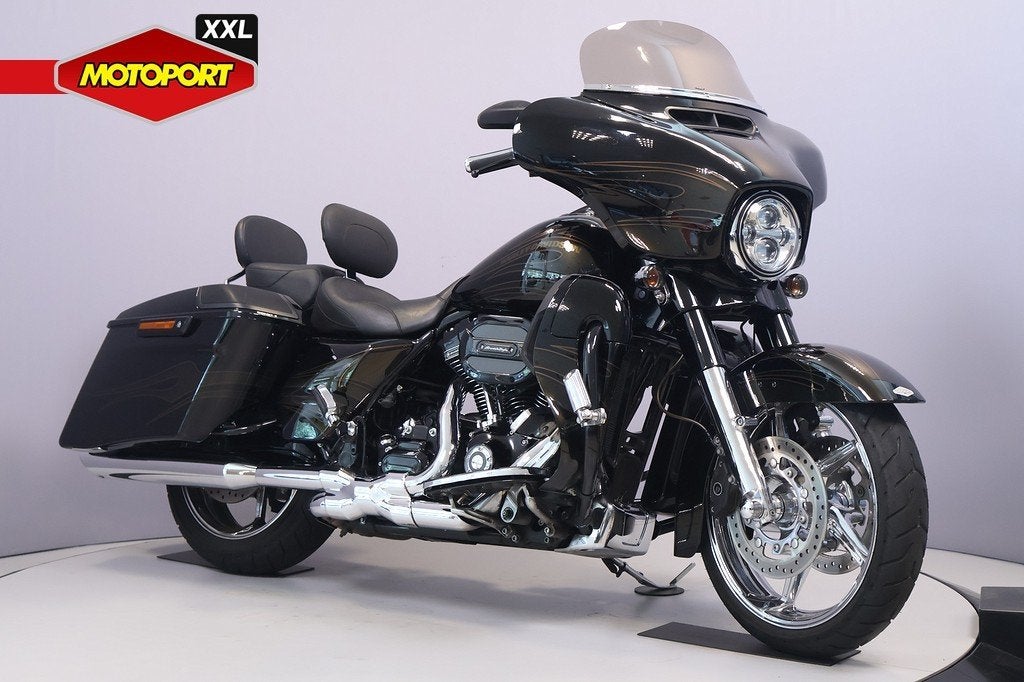 Harley-Davidson STREET GLIDE CVO (bj 2015), Motoren, H-DCUSTOMERSERVICE@Harley-Davidson.com, Harley-Davidson Benelux, Bedrijf