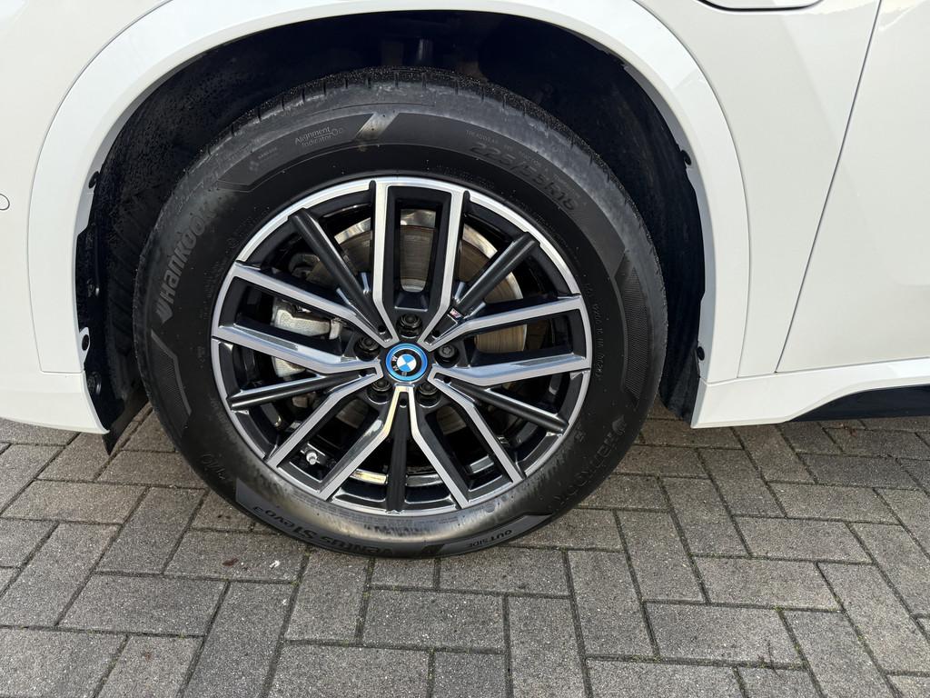 BMW X1 xDrive25e M Sport (bj 2024, automaat), Gebruikt, Wit, Plug-in hybride, Hybride Elektrisch/Benzine