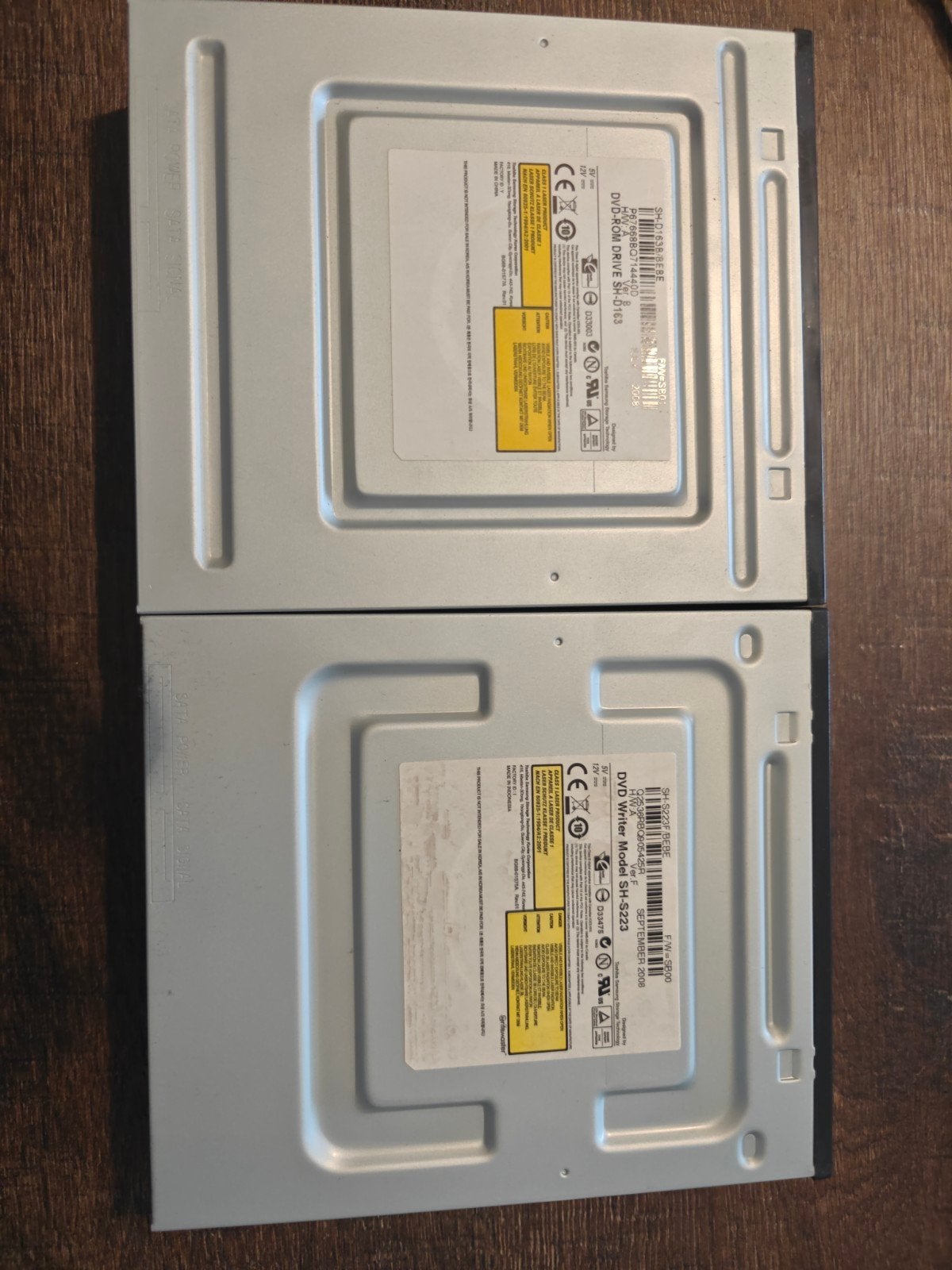 2x DVD-RW Drives: Intern, Super Writemaster & SH-S223, Intern, Gebruikt, Cd, MacOS