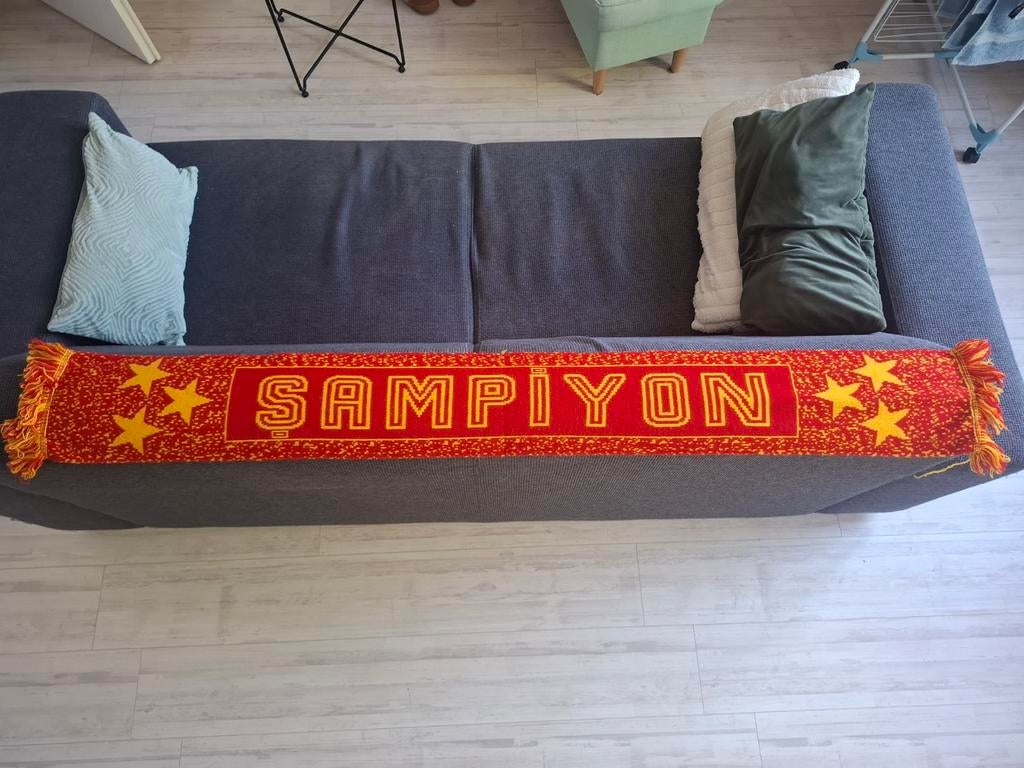 Galatasaray Sjaal - Kampioen, Ophalen of Verzenden, Zo goed als nieuw, Buitenlandse clubs, Vaantje of Sjaal