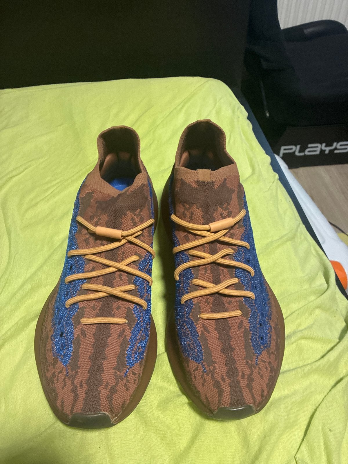 Adidas Yeezy 380 Covellite Sneakers - Maat 45, Kleding | Heren, Schoenen, Ophalen of Verzenden, Zo goed als nieuw, Bruin, Sneakers of Gympen