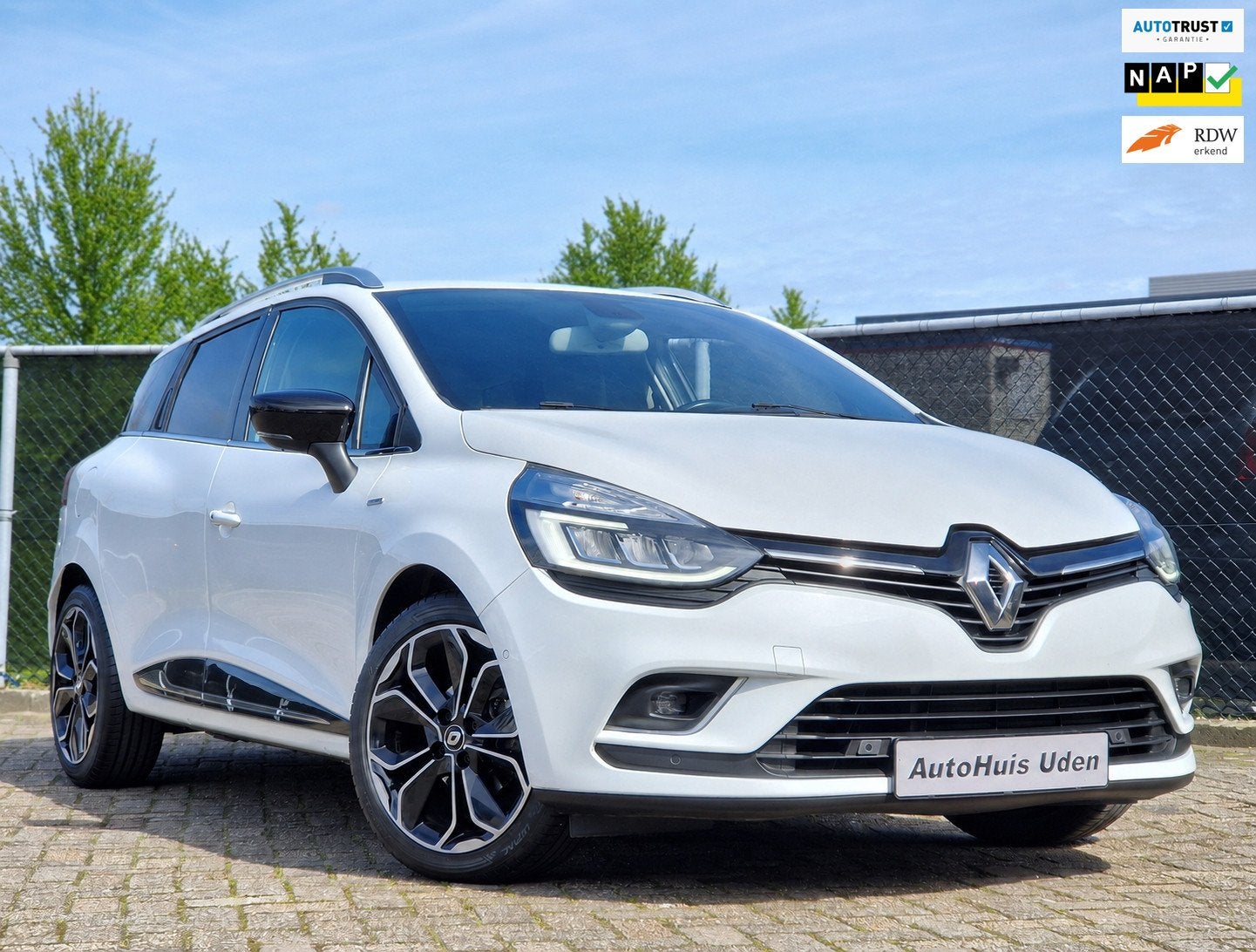 Renault Clio Estate 1.2 TCe Bose*Camera*Led*Leer*Org NL, Auto's, Voorwielaandrijving, Dealer onderhouden, Gebruikt, 4 cilinders