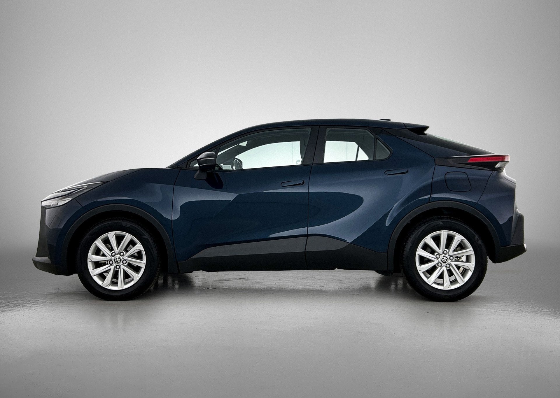 Toyota C-HR 1.8 Hybrid 140 Active | NL dealeronderhouden |, Auto's, Stof, Euro 6, 4 cilinders, Blauw
