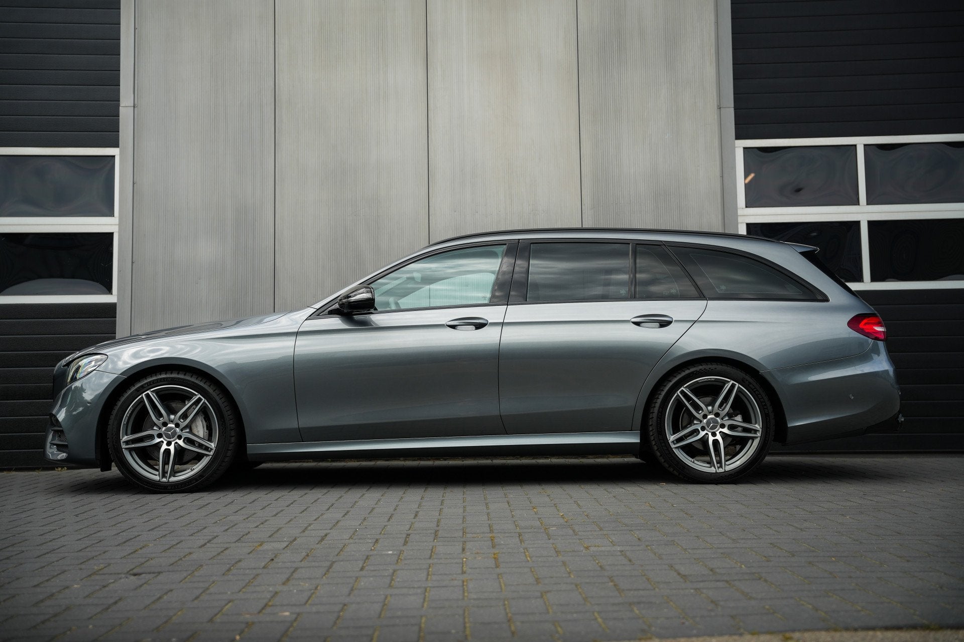 Mercedes-Benz E-Klasse Estate 200 184 pk Prestige Plus AMG-l, Auto's, Mercedes-Benz, Automaat, Gebruikt, 4 cilinders, Automatische klimaatregeling