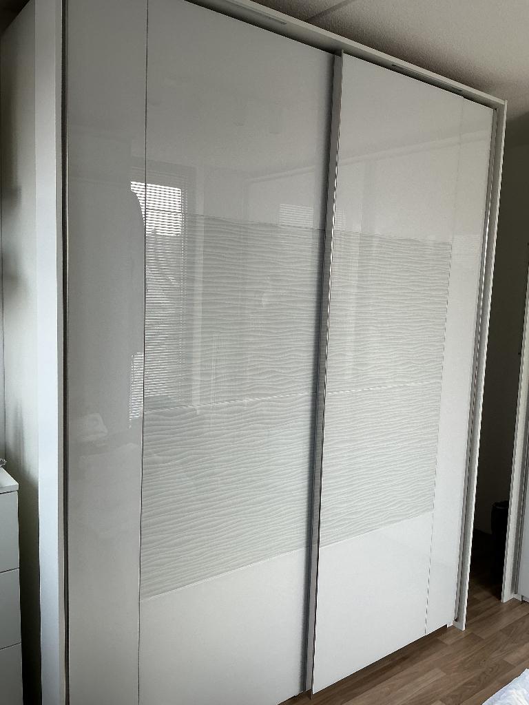 Grote linnenkast met schuifdeuren en LED verlichting, Gebruikt, 200 cm of meer, 150 tot 200 cm, Modern