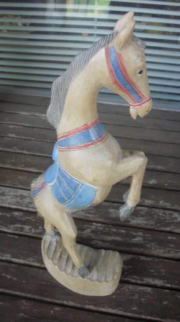 Houten steigerend-Paard, Antiek en Kunst, Ophalen of Verzenden, Zoogdier, 20 - 50 cm, Beeld
