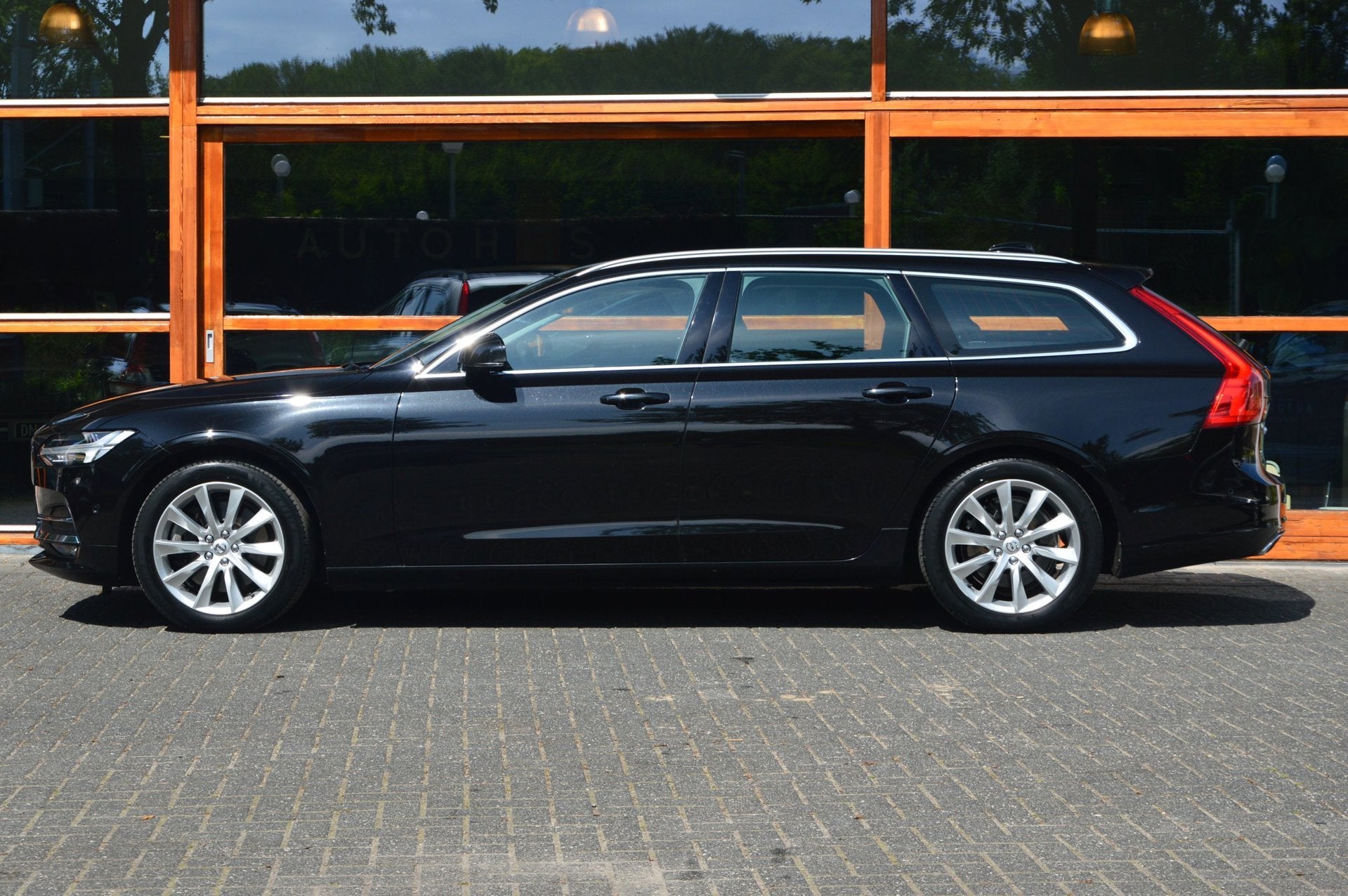 Volvo V90 T5 Inscription | Adaptive Cruise | Stoelverwarming, 15 km/l, 1969 cc, Zwart, 93 €/maand