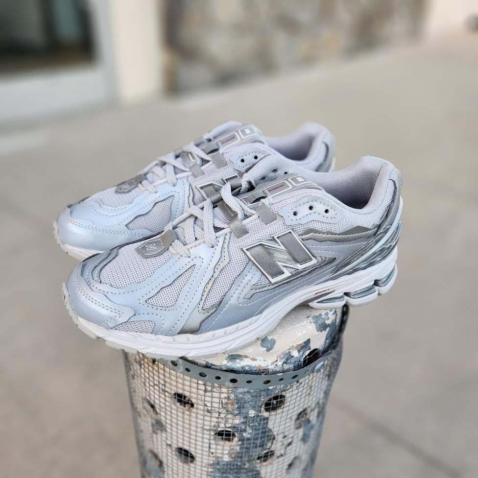 New Balance 1906 Protection Pack Silver Metallic 38,5, Ophalen of Verzenden, Nieuw, Grijs, Sneakers of Gympen