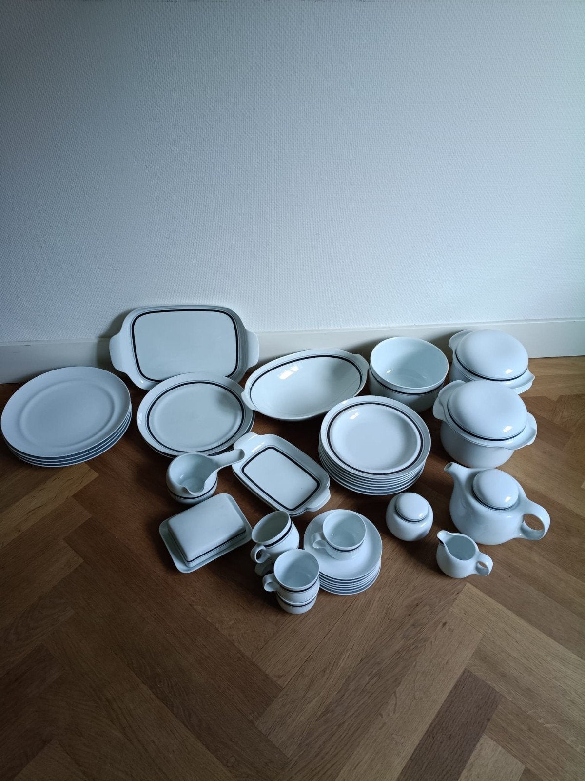 Servies Tavola Hutschenreuther - Wit met donkerbruine  rand, Ophalen, Overige merken, Zo goed als nieuw, Overige stijlen