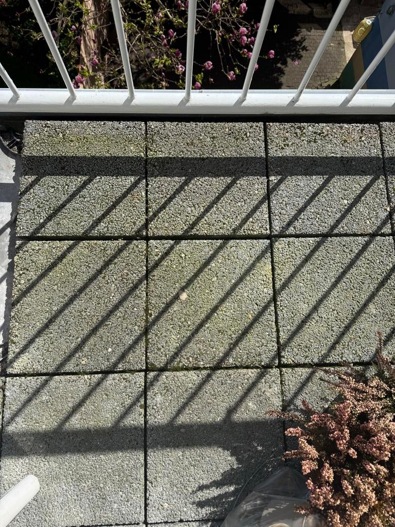 Gratis betontegels + tegeldragers (balkon/terras), Tuin en Terras, Ophalen, Gebruikt, Minder dan 5 m², Beton