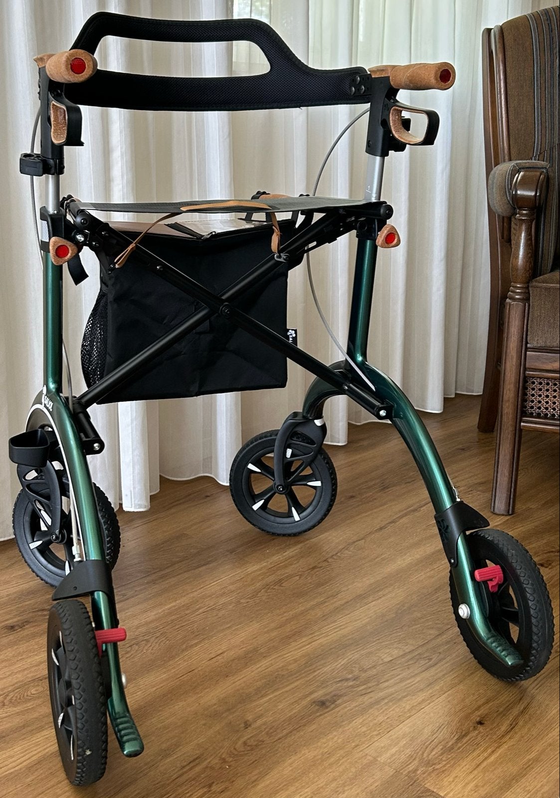 Zo goed als nieuwe Saljol carbon rollator, Ophalen, In hoogte verstelbaar, Zo goed als nieuw