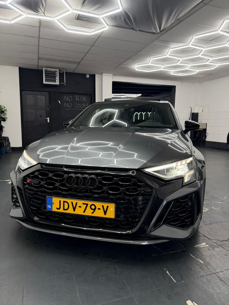 Audi A3 RS3 Tfsi 400pk S-tronic Quattro 2022 Grijs, Auto's, Automaat, 4 cilinders, Bedrijf, Vierwielaandrijving