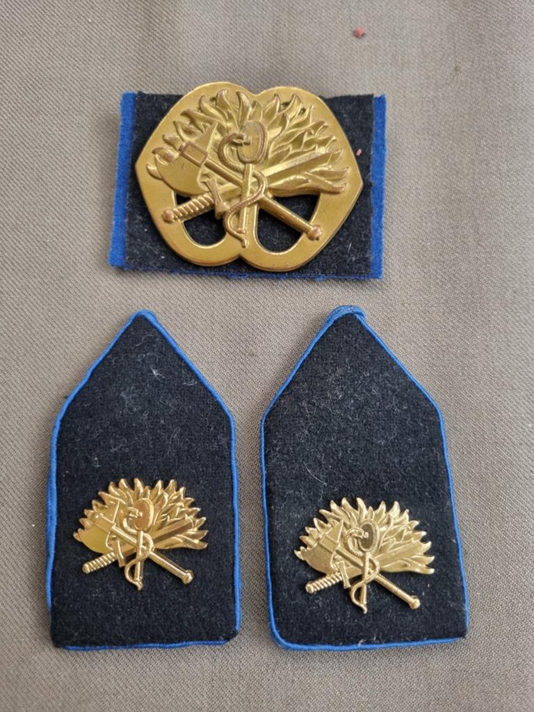 Setje korps Mobiele colonne (oogjes), Ophalen of Verzenden, Landmacht, Nederland, Embleem of Badge