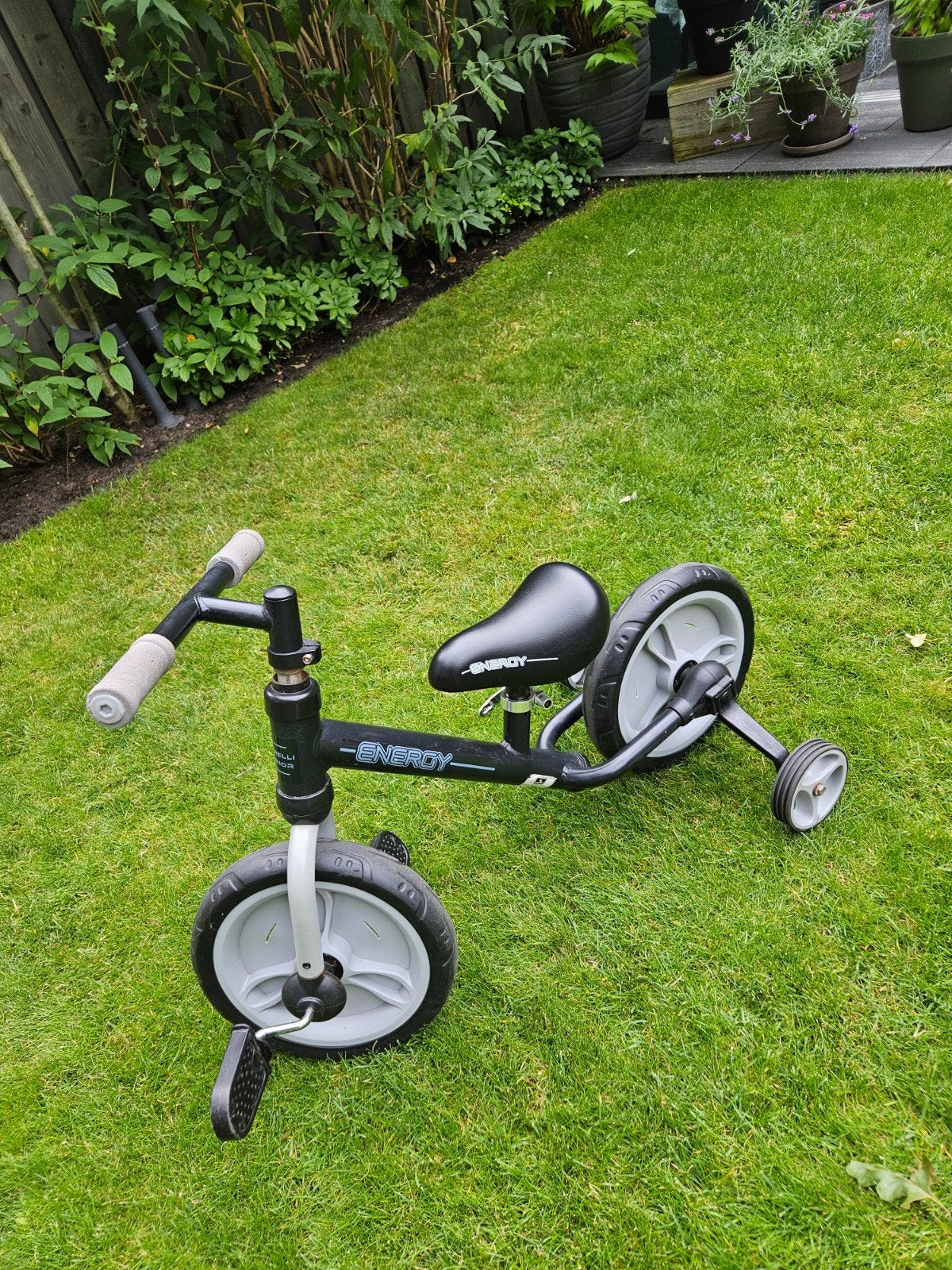 Lorelli Junior kinderfietsje zwart met zijwieltjes, Ophalen, Zijwieltjes, Gebruikt, Lorelli junior