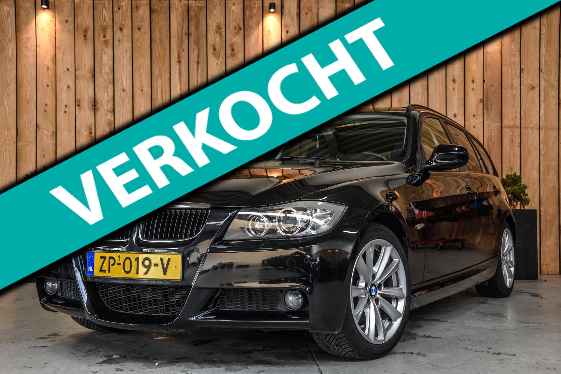 BMW 3-serie Touring 320i High Executive *Pano*Leder*Cruise c, Automaat, Euro 5, Achterwielaandrijving, Zwart