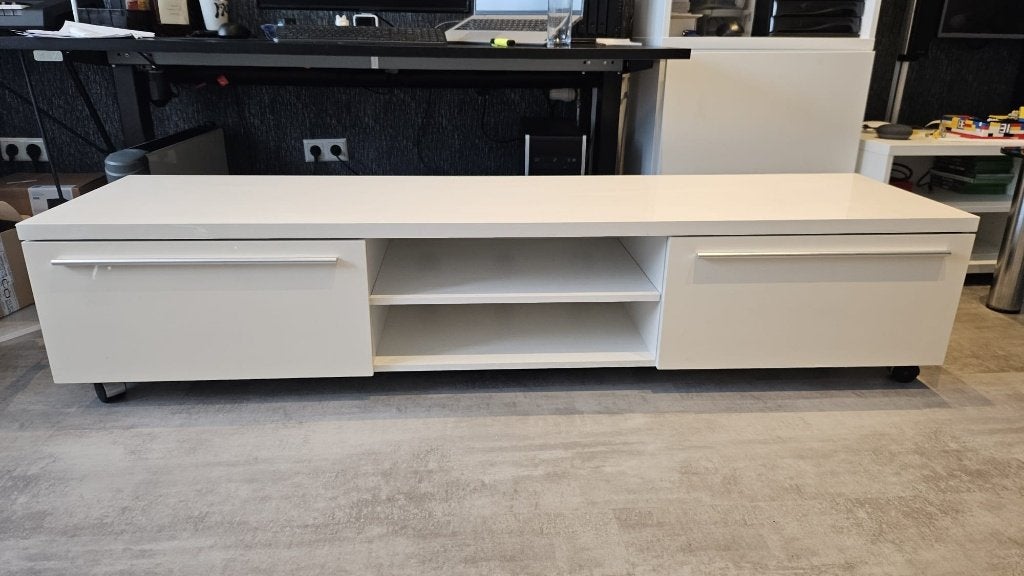 TV Meubel wit - Metalen geleiders en sterke wielen, Ophalen, Overige materialen, Gebruikt, 150 tot 200 cm