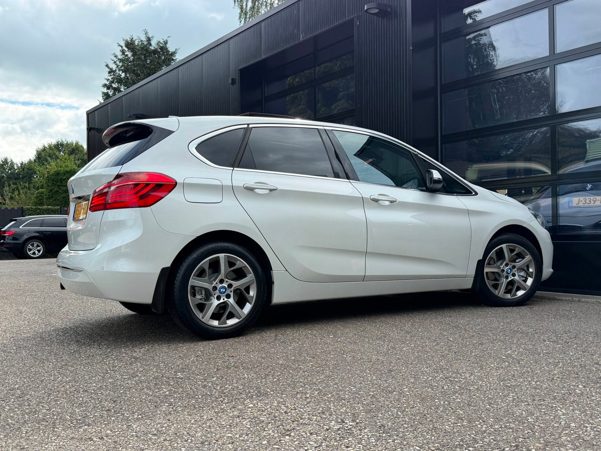 BMW 2-serie Active Tourer 225xe iPerformance High Executive, Auto's, Automaat, 136 pk, Gebruikt, Euro 6