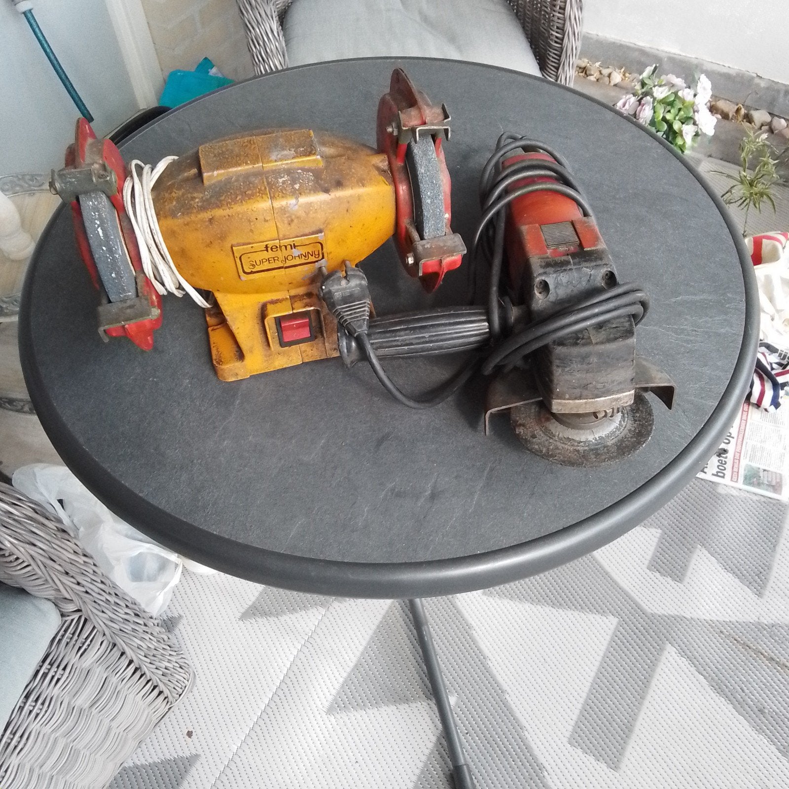 slijpsteen en slijptol, Ophalen, Minder dan 700 watt, Werkbankslijpmachine