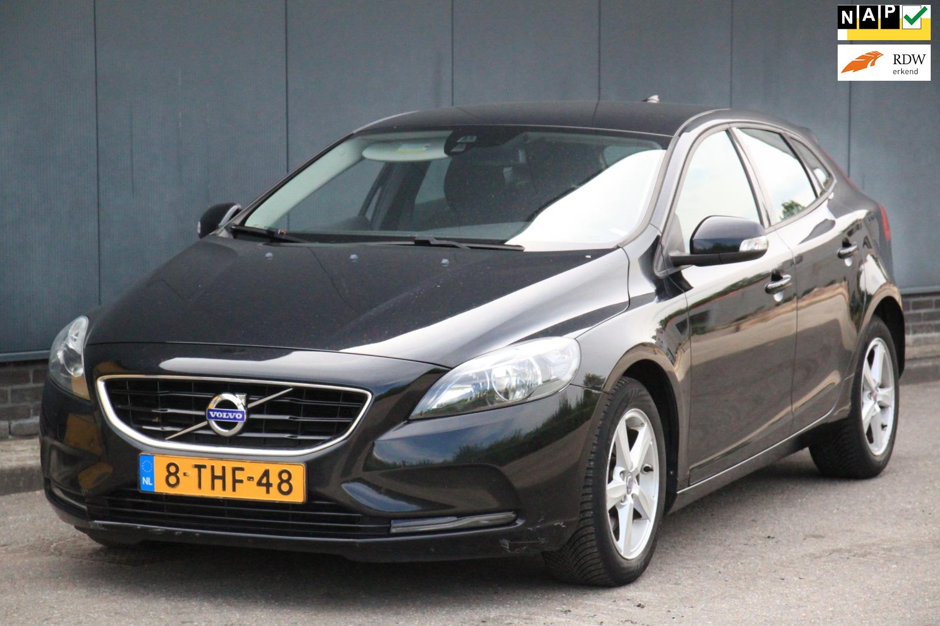 Volvo V40 1.6 T4 Kinetic Navigatie/Parkeersensor/Stoelverwar, Auto's, Stof, Gebruikt, Zwart, 4 cilinders